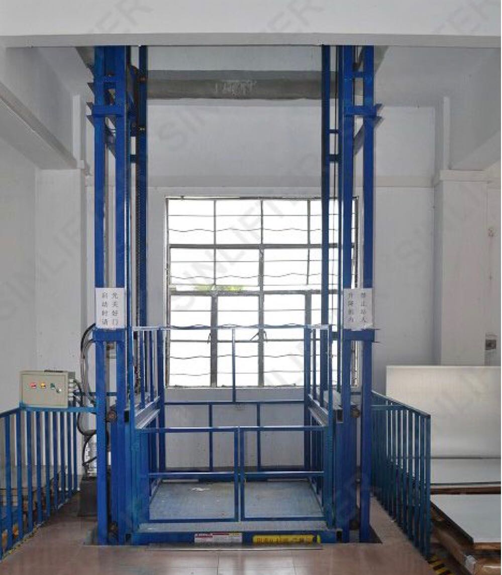 Три вертикальный лифта