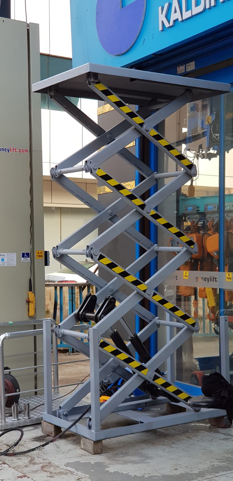 500 kg 4 metre platform elektrikli sistem